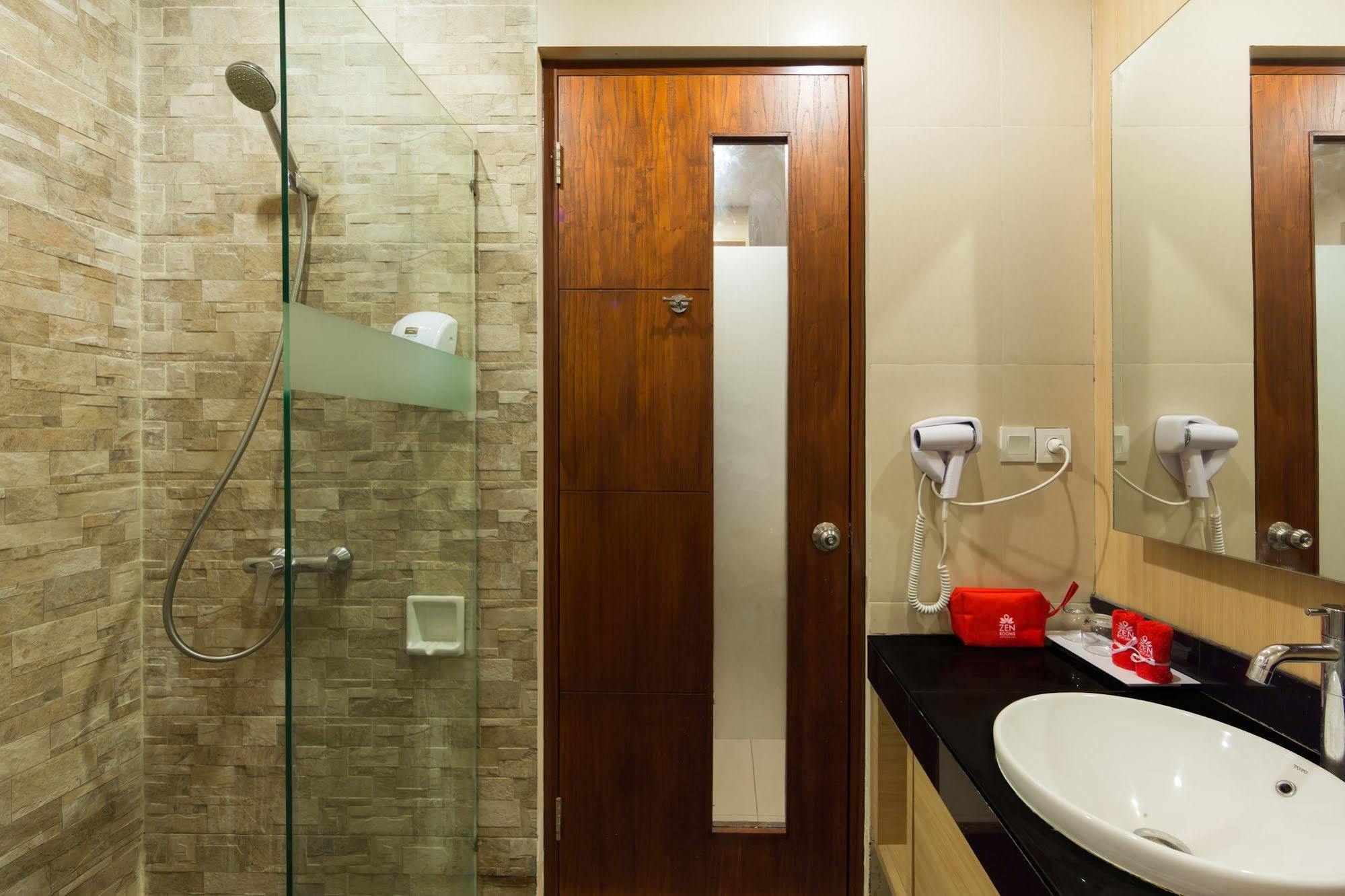 Zen Rooms Kuta Tuban Suites Eksteriør billede