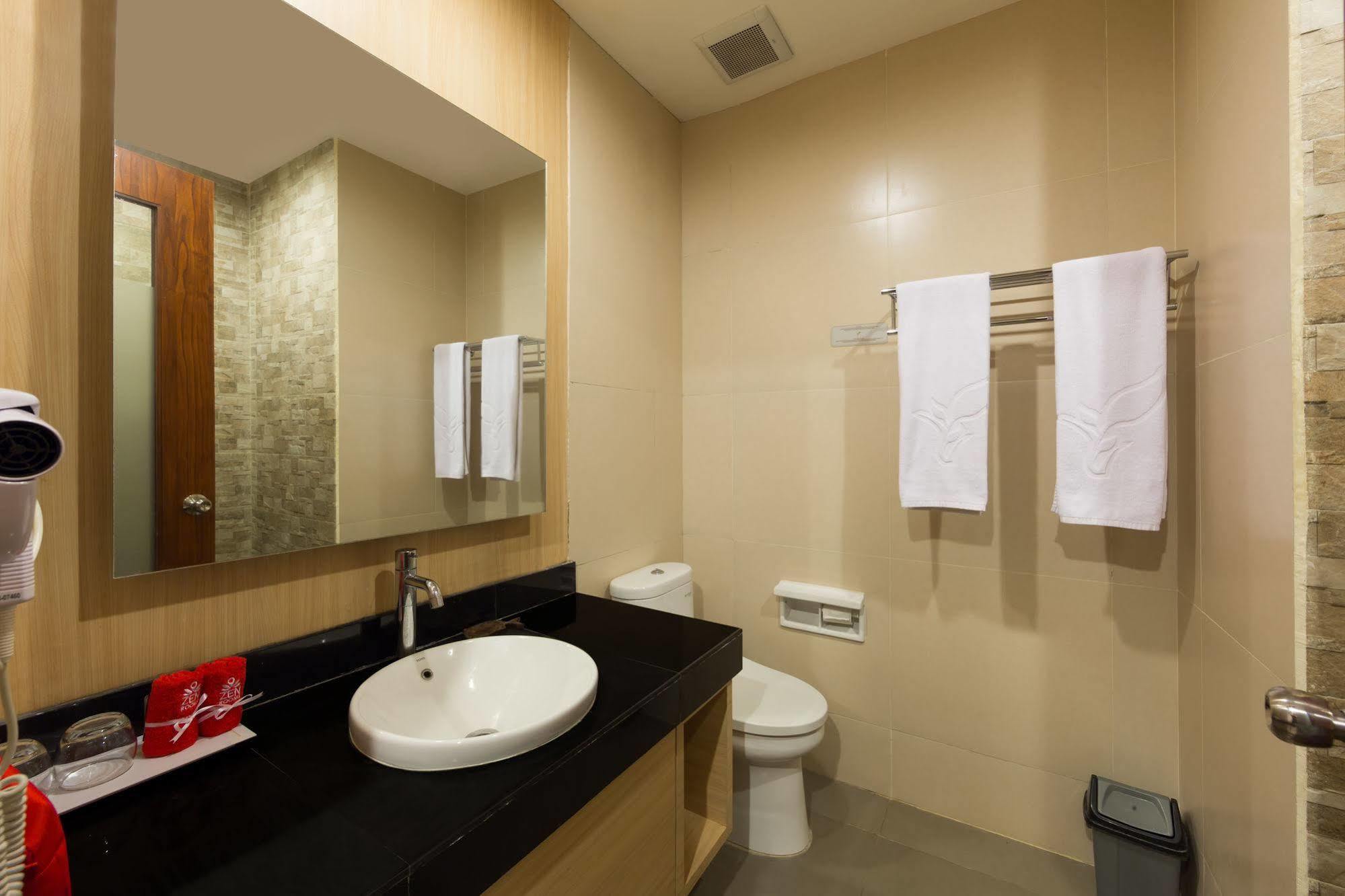 Zen Rooms Kuta Tuban Suites Eksteriør billede