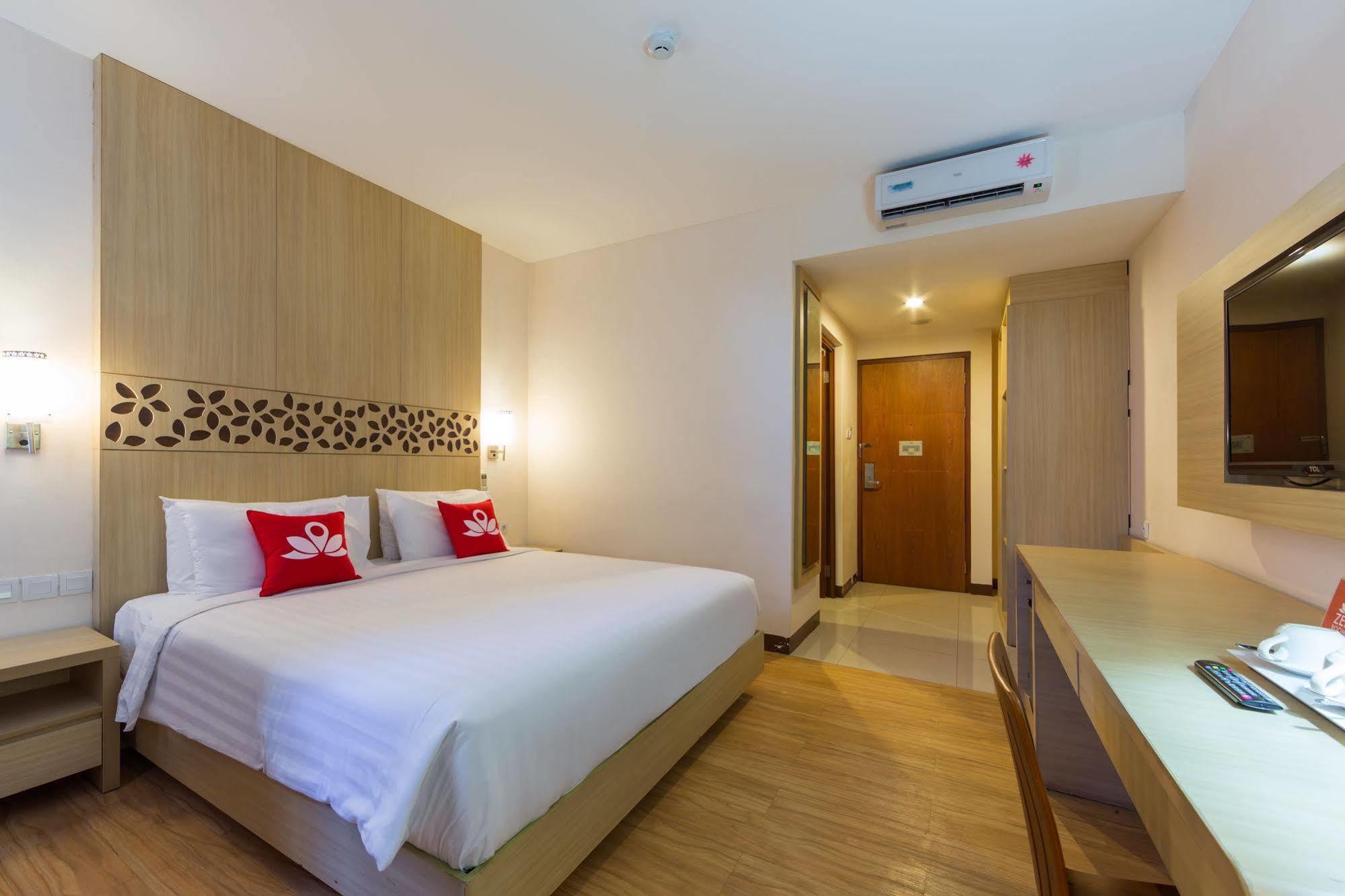 Zen Rooms Kuta Tuban Suites Eksteriør billede
