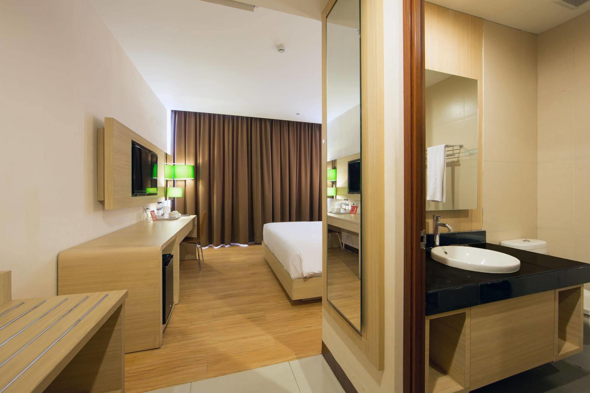 Zen Rooms Kuta Tuban Suites Eksteriør billede